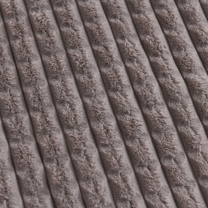 91家纺网 家纺一手货源 找家纺 印季家纺 2025新款三层夹棉立体剪花兔毛绒毛毯毯子多功能盖毯-暗场景 浅灰