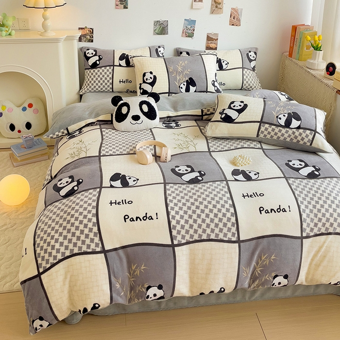 91家纺网 家纺一手货源 找家纺 西引力 2025新款亲肤舒适加厚牛奶绒印花四件套 熊猫皮皮