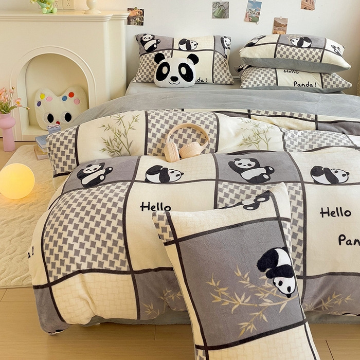 91家纺网 家纺一手货源 找家纺 西引力 2025新款亲肤舒适加厚牛奶绒印花四件套 熊猫皮皮