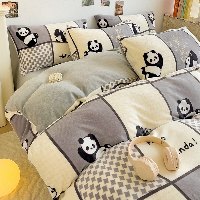 91家纺网 家纺一手货源 找家纺 西引力 2025新款亲肤舒适加厚牛奶绒印花四件套 熊猫皮皮