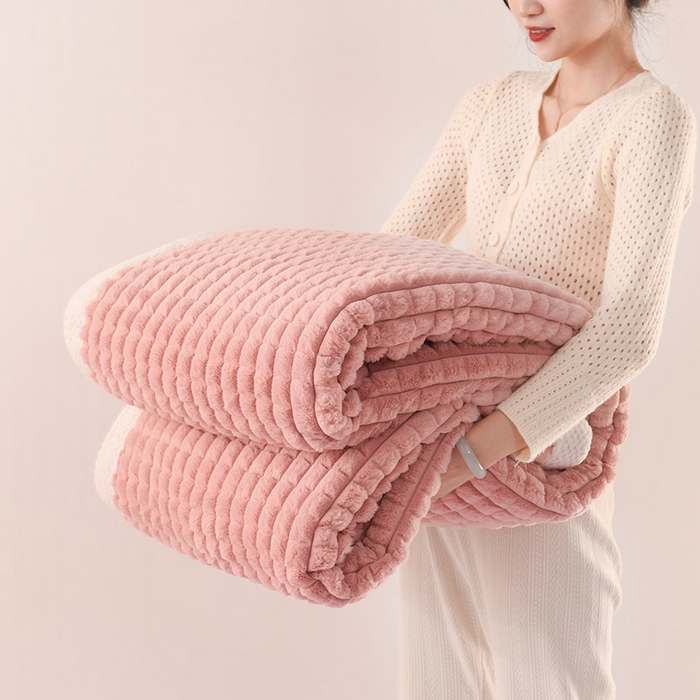 （总）印季家纺 2025新款三层夹棉立体剪花兔毛绒毛毯毯子多功能盖毯-亮场景