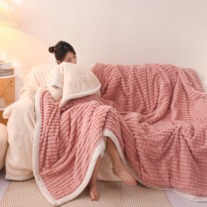 91家纺网 家纺一手货源 找家纺 （总）印季家纺 2025新款三层夹棉立体剪花兔毛绒毛毯毯子多功能盖毯-亮场景