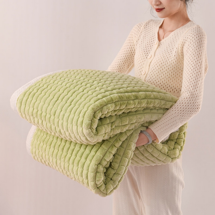 91家纺网 家纺一手货源 找家纺 （总）印季家纺 2025新款三层夹棉立体剪花兔毛绒毛毯毯子多功能盖毯-亮场景