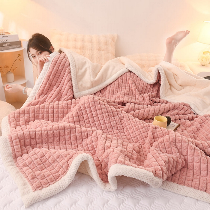 91家纺网 家纺一手货源 找家纺 （总）印季家纺 2025新款三层夹棉立体剪花兔毛绒毛毯毯子多功能盖毯-亮场景