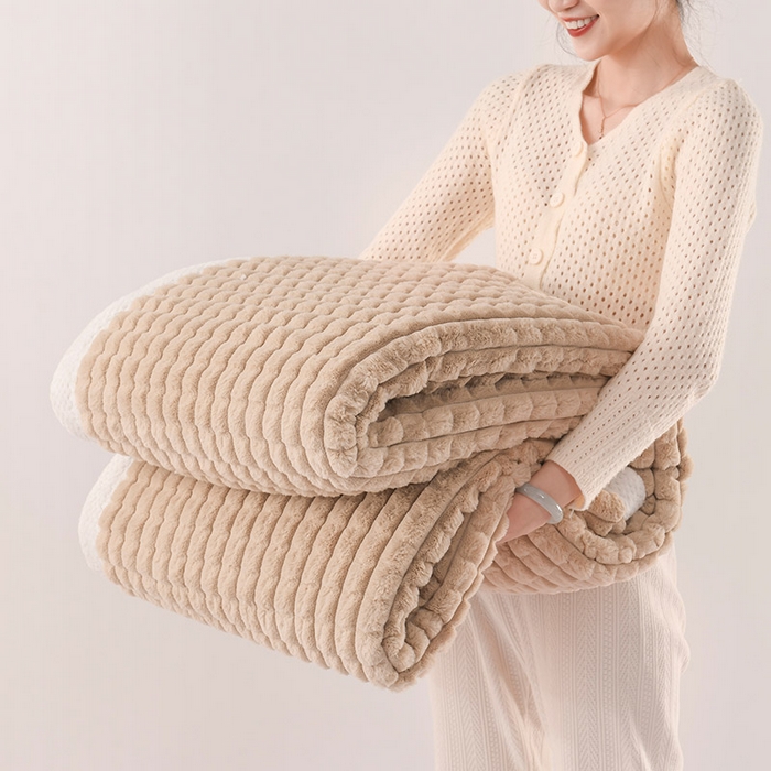 91家纺网 家纺一手货源 找家纺 （总）印季家纺 2025新款三层夹棉立体剪花兔毛绒毛毯毯子多功能盖毯-亮场景