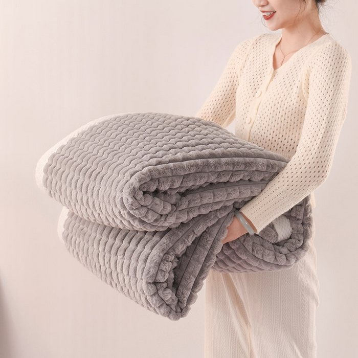 91家纺网 家纺一手货源 找家纺 （总）印季家纺 2025新款三层夹棉立体剪花兔毛绒毛毯毯子多功能盖毯-亮场景