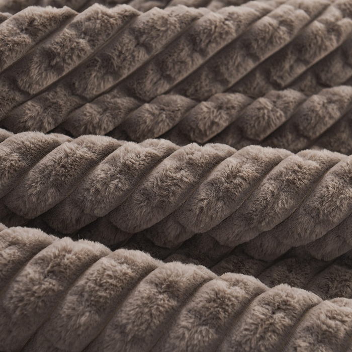 91家纺网 家纺一手货源 找家纺 印季家纺 2025新款三层夹棉立体剪花兔毛绒毛毯毯子多功能盖毯-亮场景 深灰