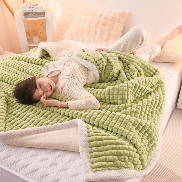 91家纺网 家纺一手货源 找家纺 印季家纺 2025新款三层夹棉立体剪花兔毛绒毛毯毯子多功能盖毯-亮场景 抹茶