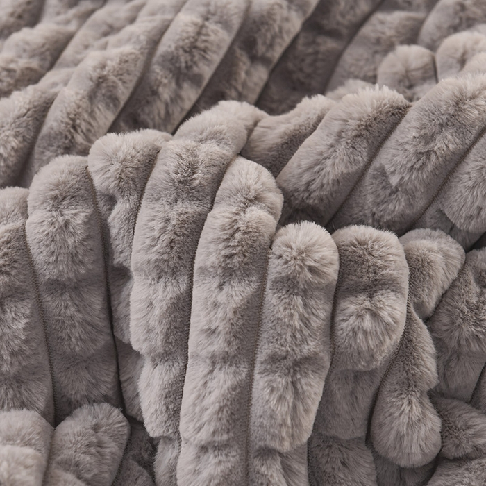 91家纺网 家纺一手货源 找家纺 印季家纺 2025新款三层夹棉立体剪花兔毛绒毛毯毯子多功能盖毯-亮场景 浅灰