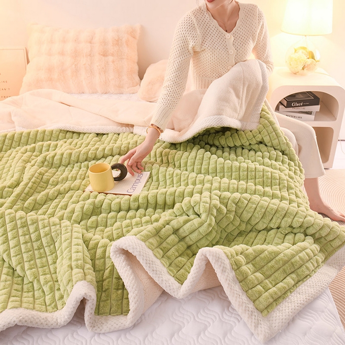 91家纺网 家纺一手货源 找家纺 印季家纺 2025新款三层夹棉立体剪花兔毛绒毛毯毯子多功能盖毯-亮场景 抹茶