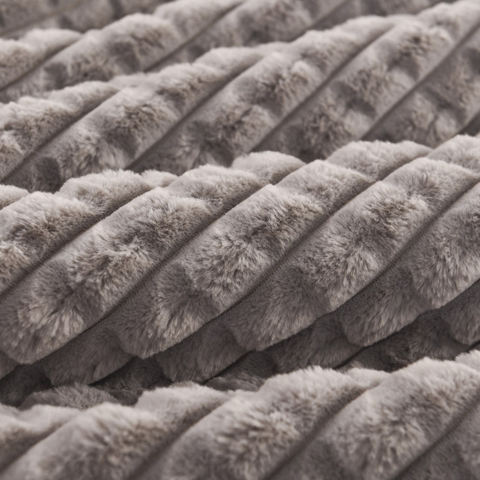 91家纺网 家纺一手货源 找家纺 印季家纺 2025新款三层夹棉立体剪花兔毛绒毛毯毯子多功能盖毯-亮场景 浅灰