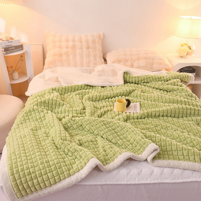 91家纺网 家纺一手货源 找家纺 印季家纺 2025新款三层夹棉立体剪花兔毛绒毛毯毯子多功能盖毯-亮场景 抹茶