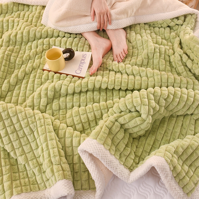 91家纺网 家纺一手货源 找家纺 印季家纺 2025新款三层夹棉立体剪花兔毛绒毛毯毯子多功能盖毯-亮场景 抹茶