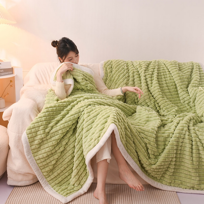 91家纺网 家纺一手货源 找家纺 印季家纺 2025新款三层夹棉立体剪花兔毛绒毛毯毯子多功能盖毯-亮场景 抹茶