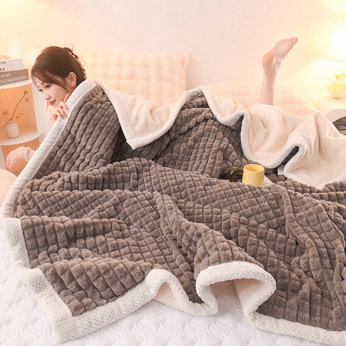 91家纺网 家纺一手货源 找家纺 印季家纺 2025新款三层夹棉立体剪花兔毛绒毛毯毯子多功能盖毯-亮场景 深灰