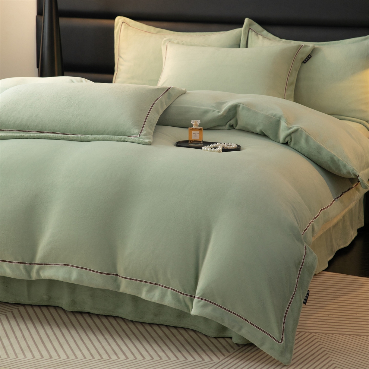 91家纺网 家纺一手货源 找家纺 雅高家居 2025新款240克高克重全工艺纯色织带花边款单件及四件套 柔草绿