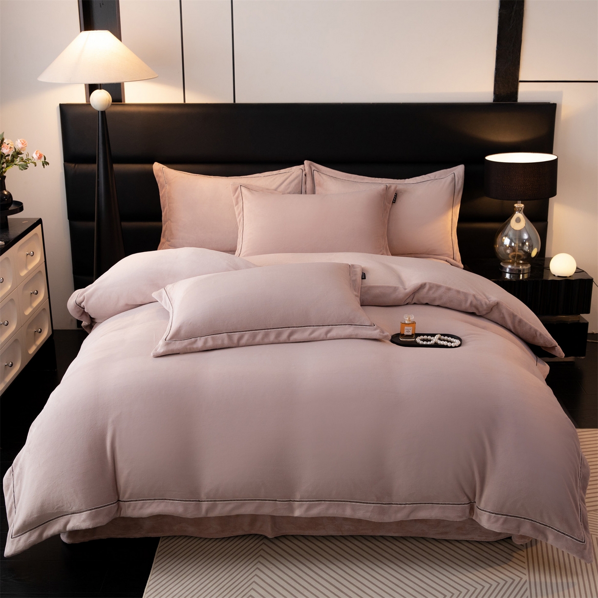 91家纺网 家纺一手货源 找家纺 雅高家居 2025新款240克高克重全工艺纯色织带花边款单件及四件套 卡其紫