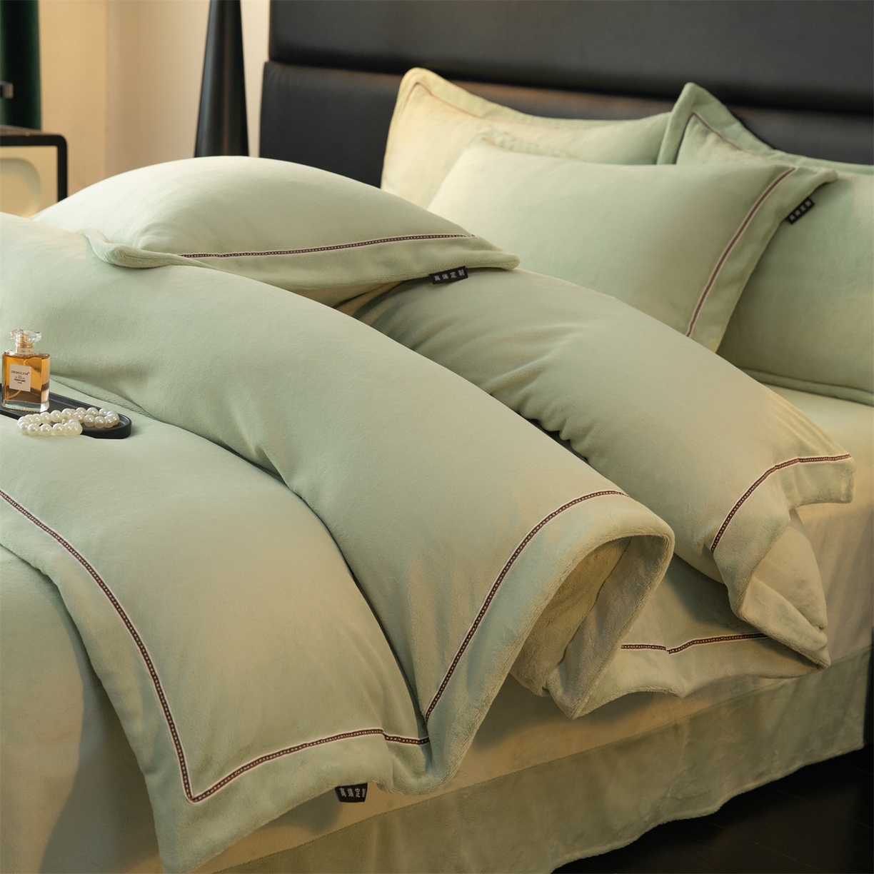 91家纺网 家纺一手货源 找家纺 雅高家居 2025新款240克高克重全工艺纯色织带花边款单件及四件套 柔草绿