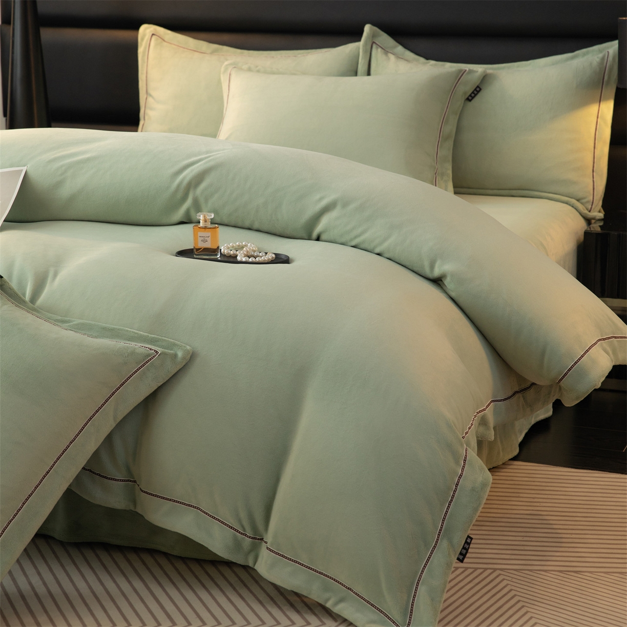 91家纺网 家纺一手货源 找家纺 雅高家居 2025新款240克高克重全工艺纯色织带花边款单件及四件套 柔草绿