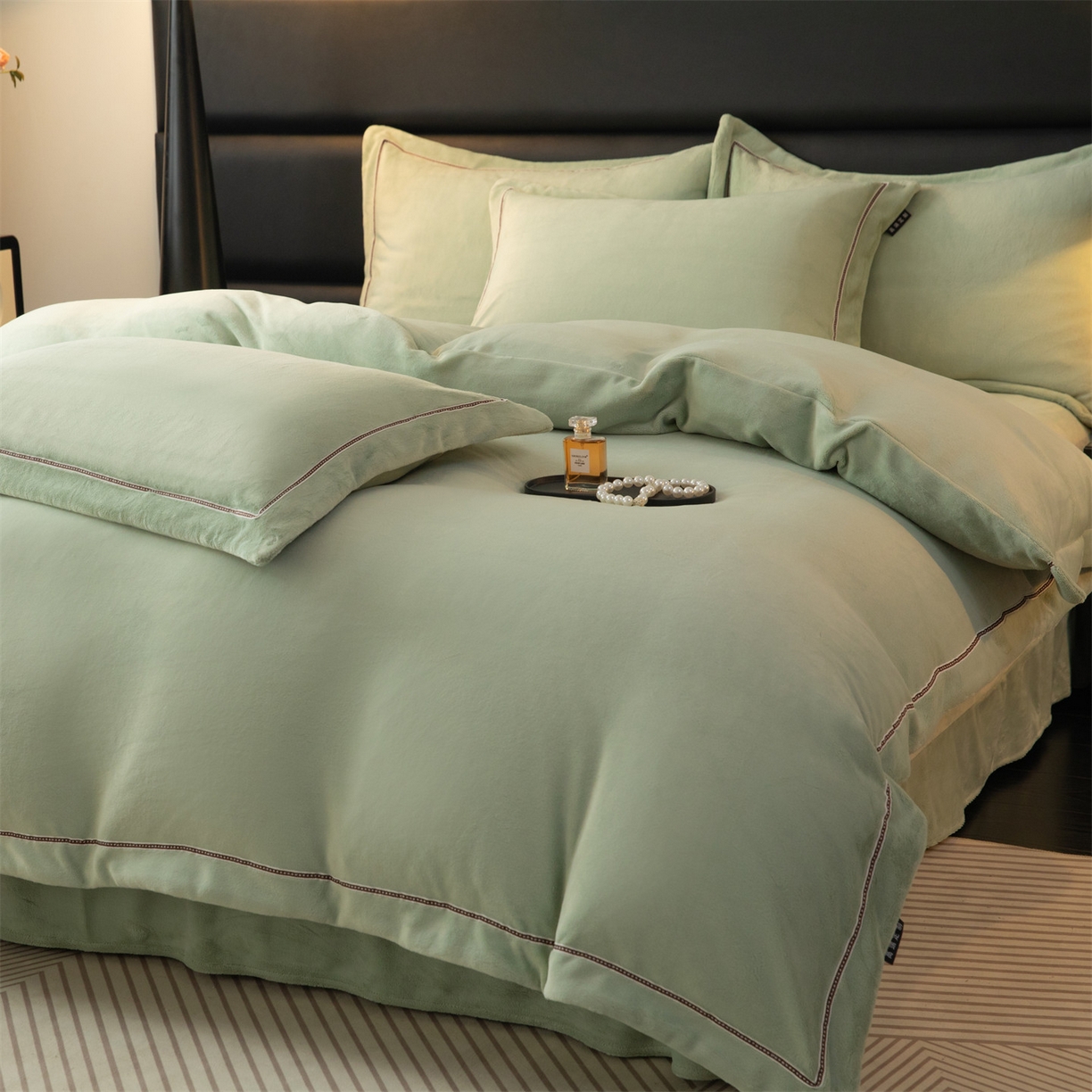 91家纺网 家纺一手货源 找家纺 雅高家居 2025新款240克高克重全工艺纯色织带花边款单件及四件套 柔草绿
