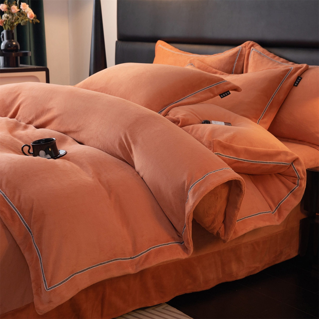 91家纺网 家纺一手货源 找家纺 雅高家居 2025新款240克高克重全工艺纯色织带花边款单件及四件套 枫糖橙