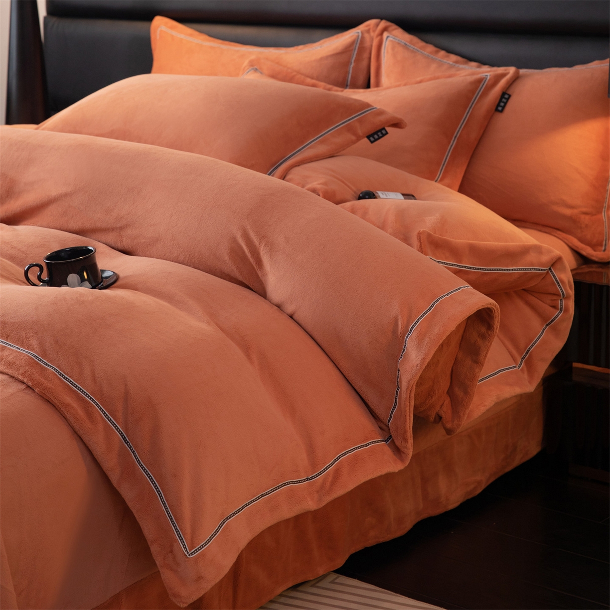 91家纺网 家纺一手货源 找家纺 雅高家居 2025新款240克高克重全工艺纯色织带花边款单件及四件套 枫糖橙