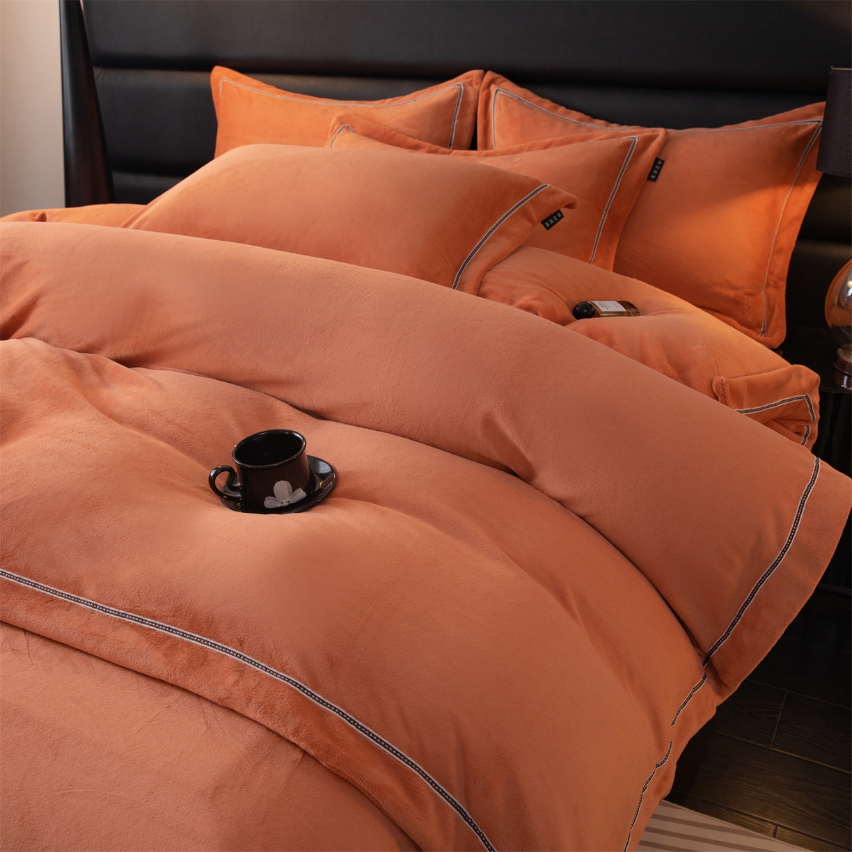 91家纺网 家纺一手货源 找家纺 雅高家居 2025新款240克高克重全工艺纯色织带花边款单件及四件套 枫糖橙