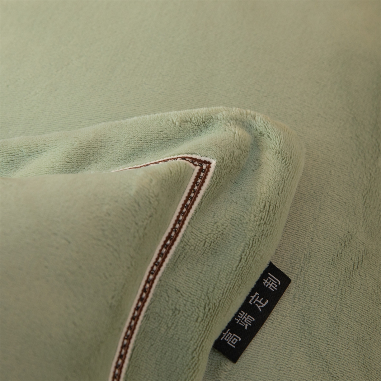 91家纺网 家纺一手货源 找家纺 雅高家居 2025新款240克高克重全工艺纯色织带花边款单件及四件套 柔草绿