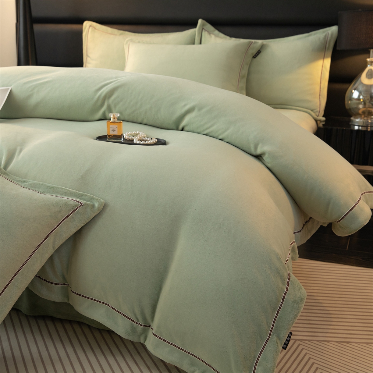 91家纺网 家纺一手货源 找家纺 雅高家居 2025新款240克高克重全工艺纯色织带花边款单件及四件套 柔草绿