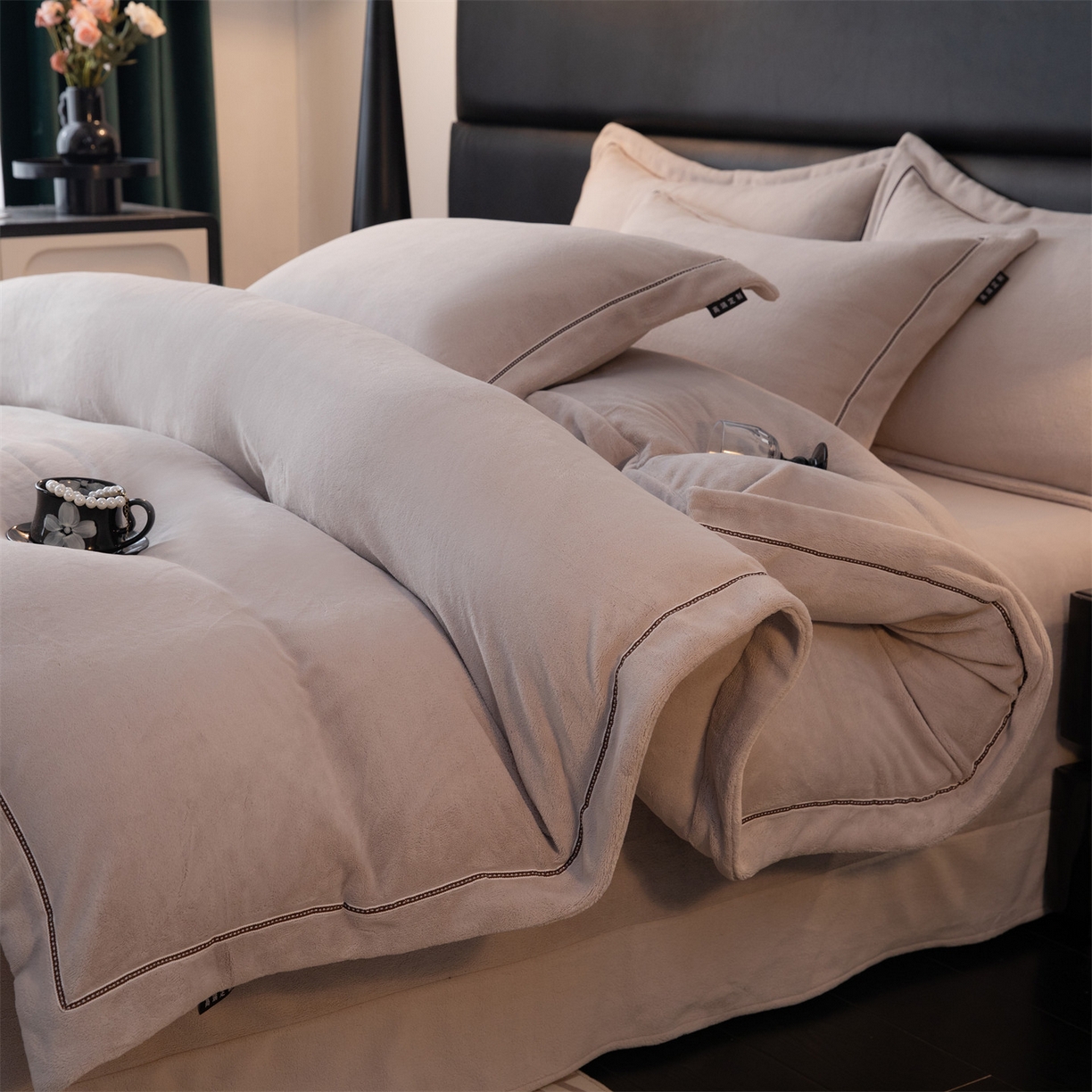 91家纺网 家纺一手货源 找家纺 雅高家居 2025新款240克高克重全工艺纯色织带花边款单件及四件套 绅士灰