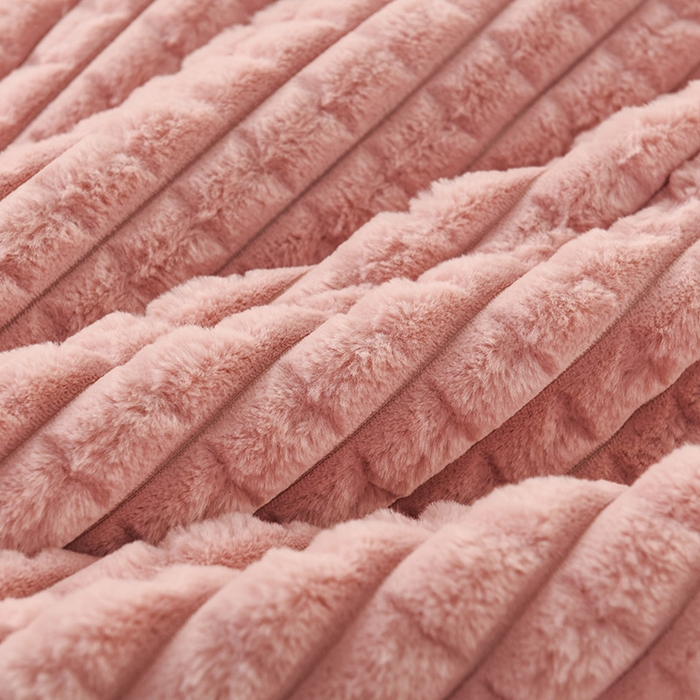 91家纺网 家纺一手货源 找家纺 （总）印季家纺 2025新款三层夹棉立体剪花兔毛绒毛毯毯子多功能盖毯-亮场景