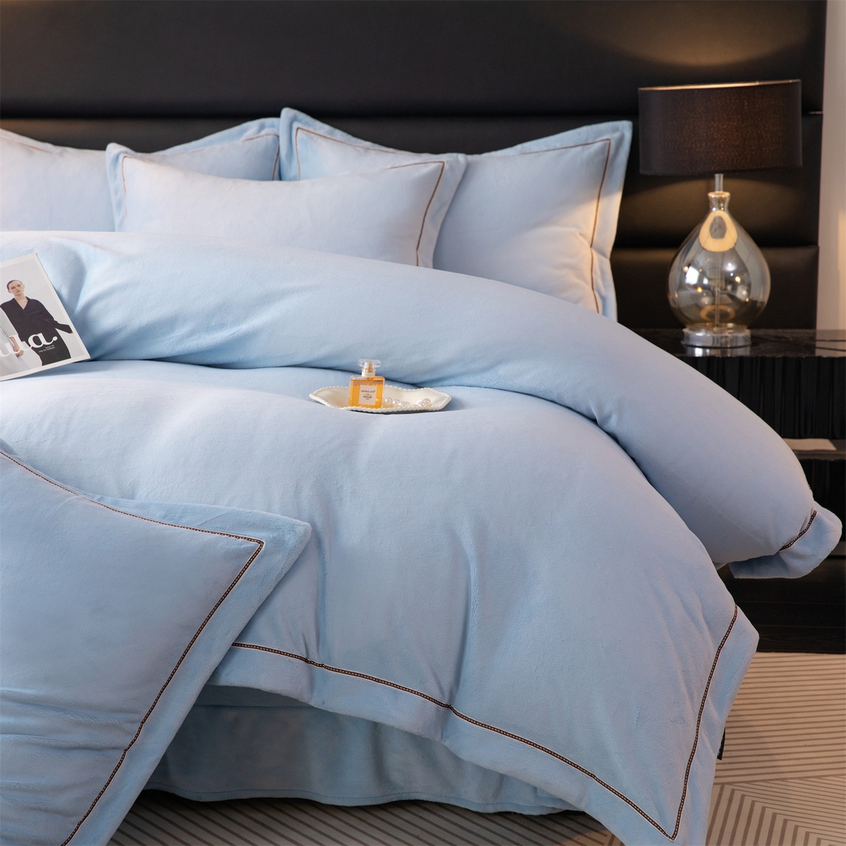 91家纺网 家纺一手货源 找家纺 雅高家居 2025新款240克高克重全工艺纯色织带花边款单件及四件套 天空蓝