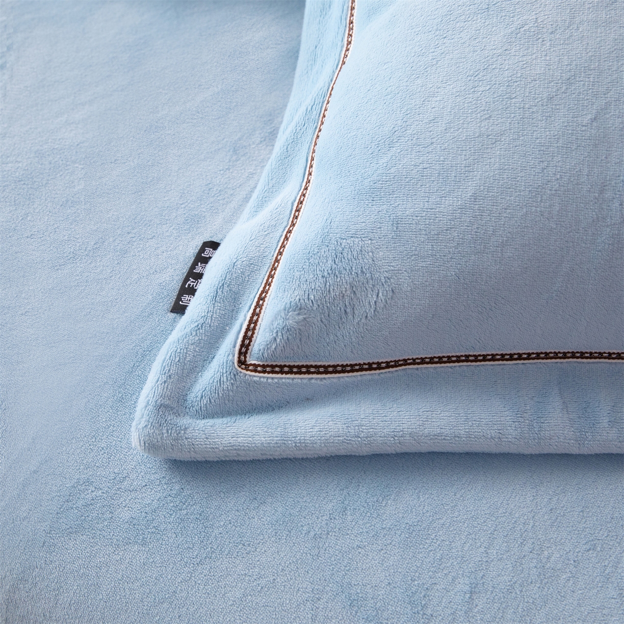 91家纺网 家纺一手货源 找家纺 雅高家居 2025新款240克高克重全工艺纯色织带花边款单件及四件套 天空蓝