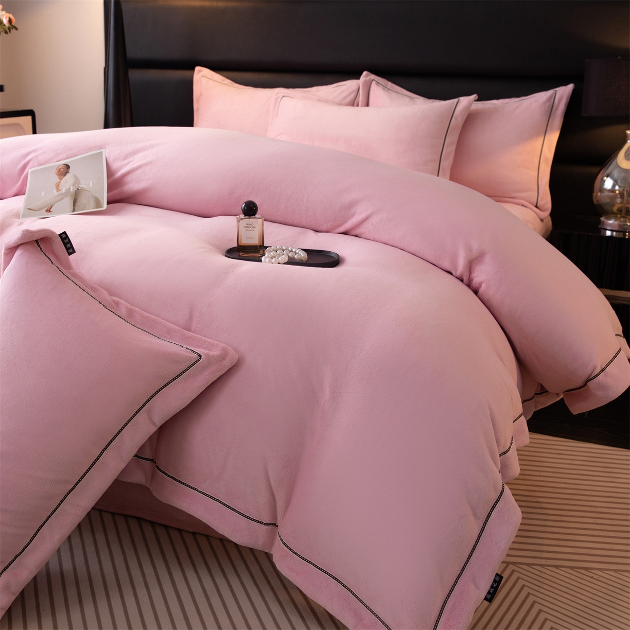 91家纺网 家纺一手货源 找家纺 雅高家居 2025新款240克高克重全工艺纯色织带花边款单件及四件套 樱花粉