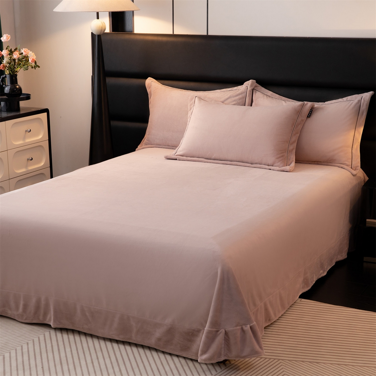 91家纺网 家纺一手货源 找家纺 雅高家居 2025新款240克高克重全工艺纯色织带花边款单件及四件套 卡其紫