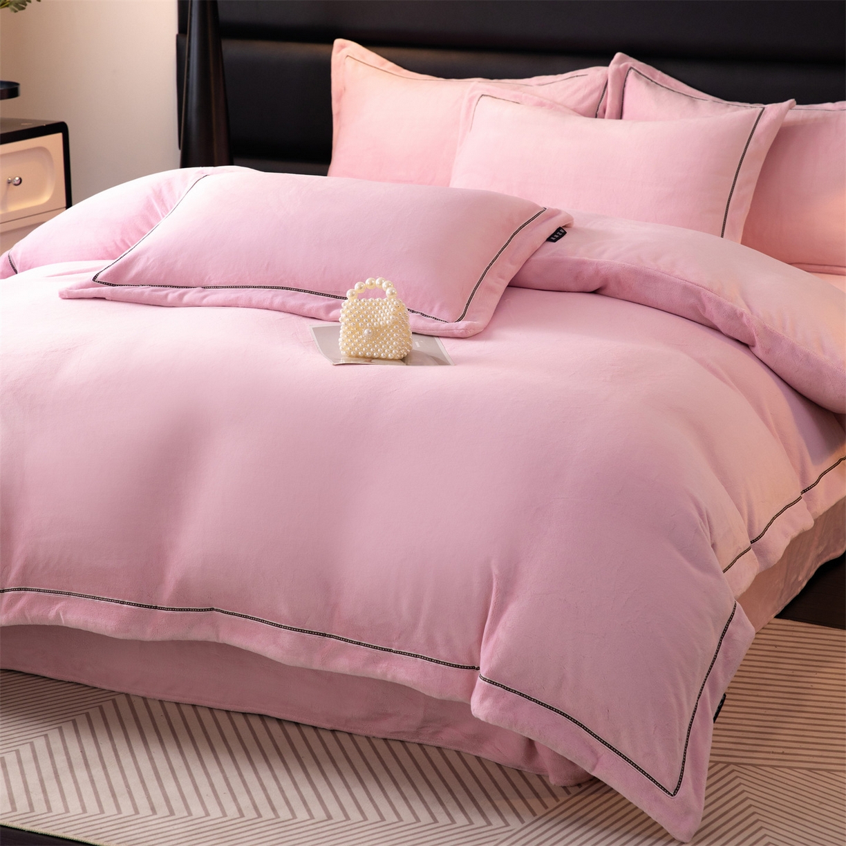 91家纺网 家纺一手货源 找家纺 雅高家居 2025新款240克高克重全工艺纯色织带花边款单件及四件套 樱花粉