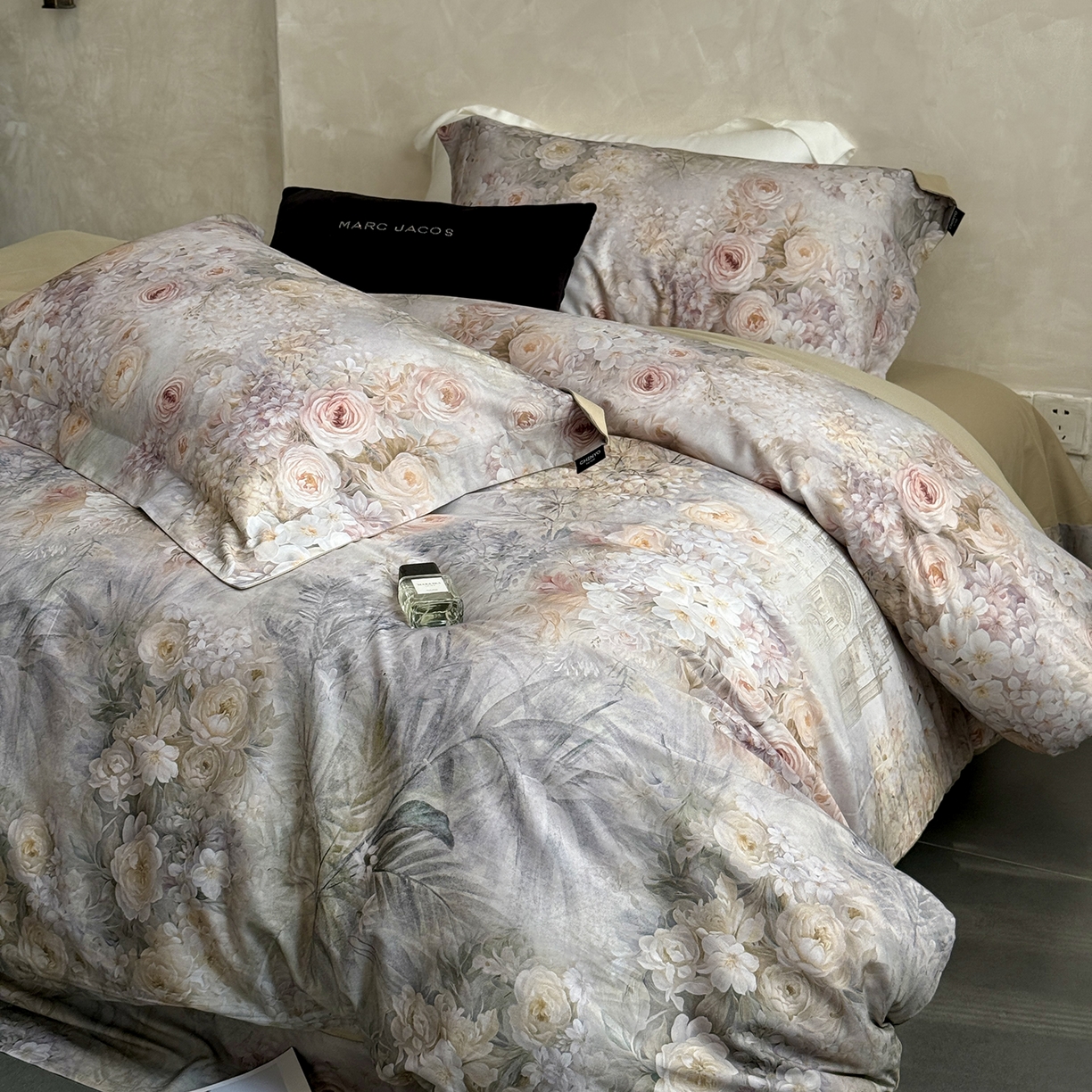 91家纺网 家纺一手货源 找家纺 纯优家纺 2025新款秋冬长绒棉数码印花磨毛四件套 繁花