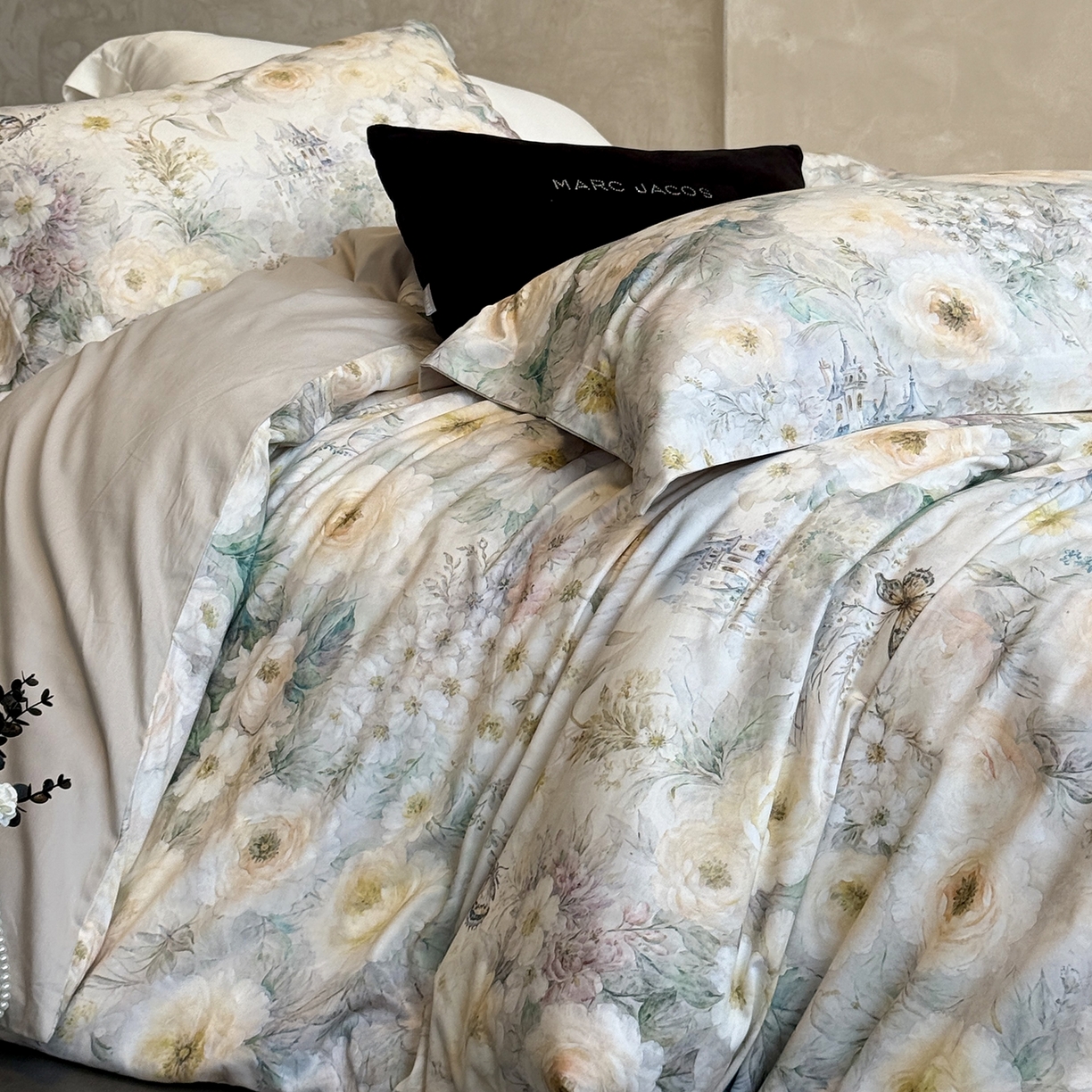 91家纺网 家纺一手货源 找家纺 纯优家纺 2025新款秋冬长绒棉数码印花磨毛四件套 伊甸花园