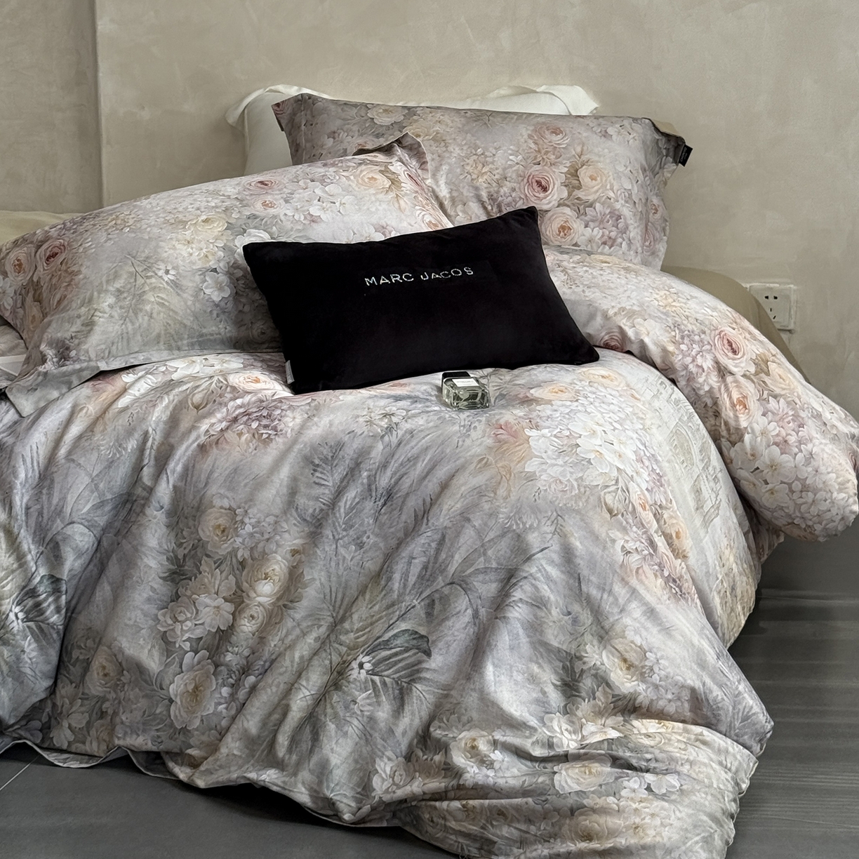 91家纺网 家纺一手货源 找家纺 纯优家纺 2025新款秋冬长绒棉数码印花磨毛四件套 繁花