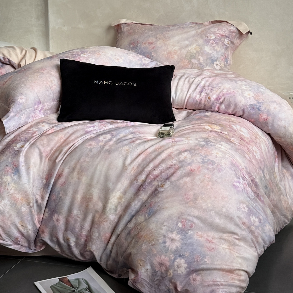 91家纺网 家纺一手货源 找家纺 纯优家纺 2025新款秋冬长绒棉数码印花磨毛四件套 谧境花时