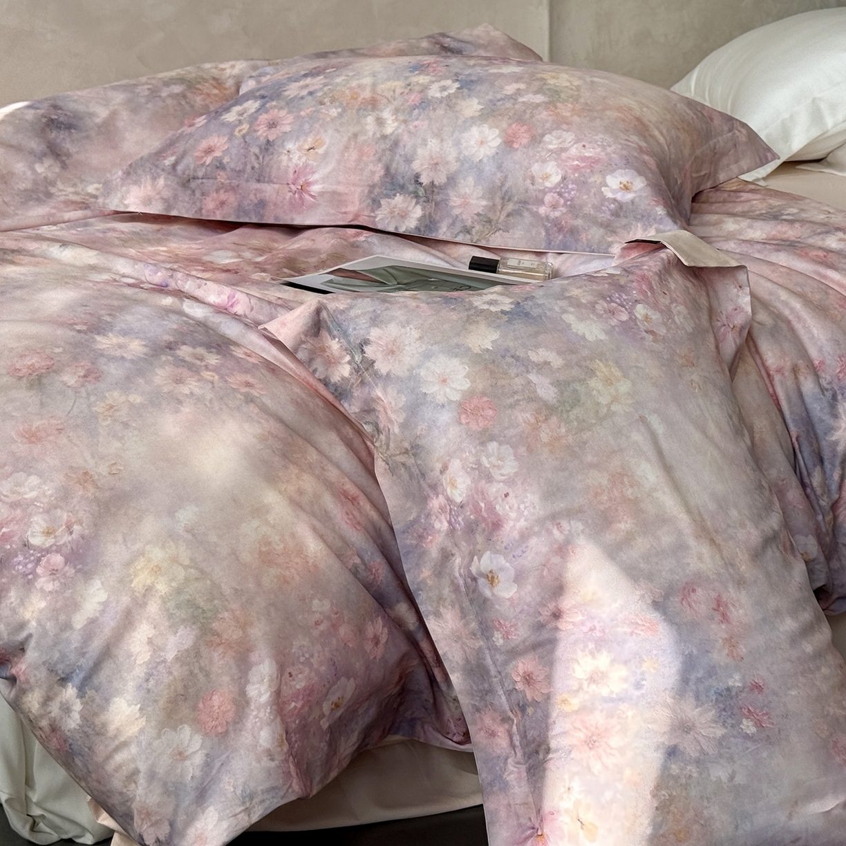 91家纺网 家纺一手货源 找家纺 纯优家纺 2025新款秋冬长绒棉数码印花磨毛四件套 谧境花时