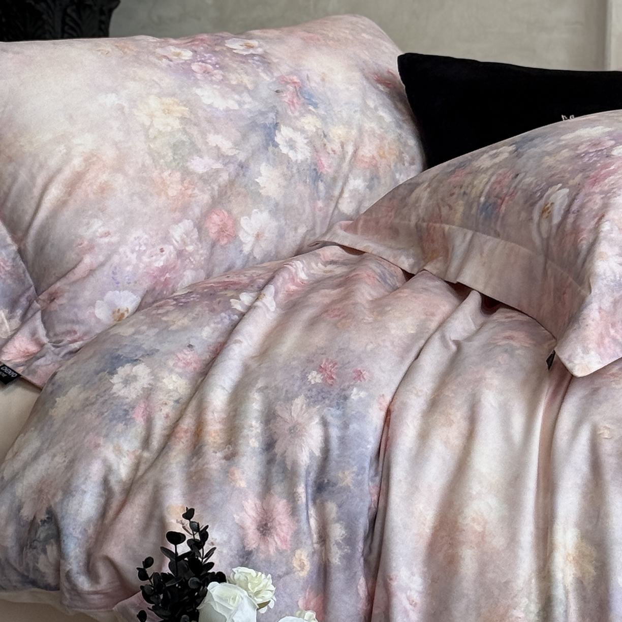 91家纺网 家纺一手货源 找家纺 纯优家纺 2025新款秋冬长绒棉数码印花磨毛四件套 谧境花时