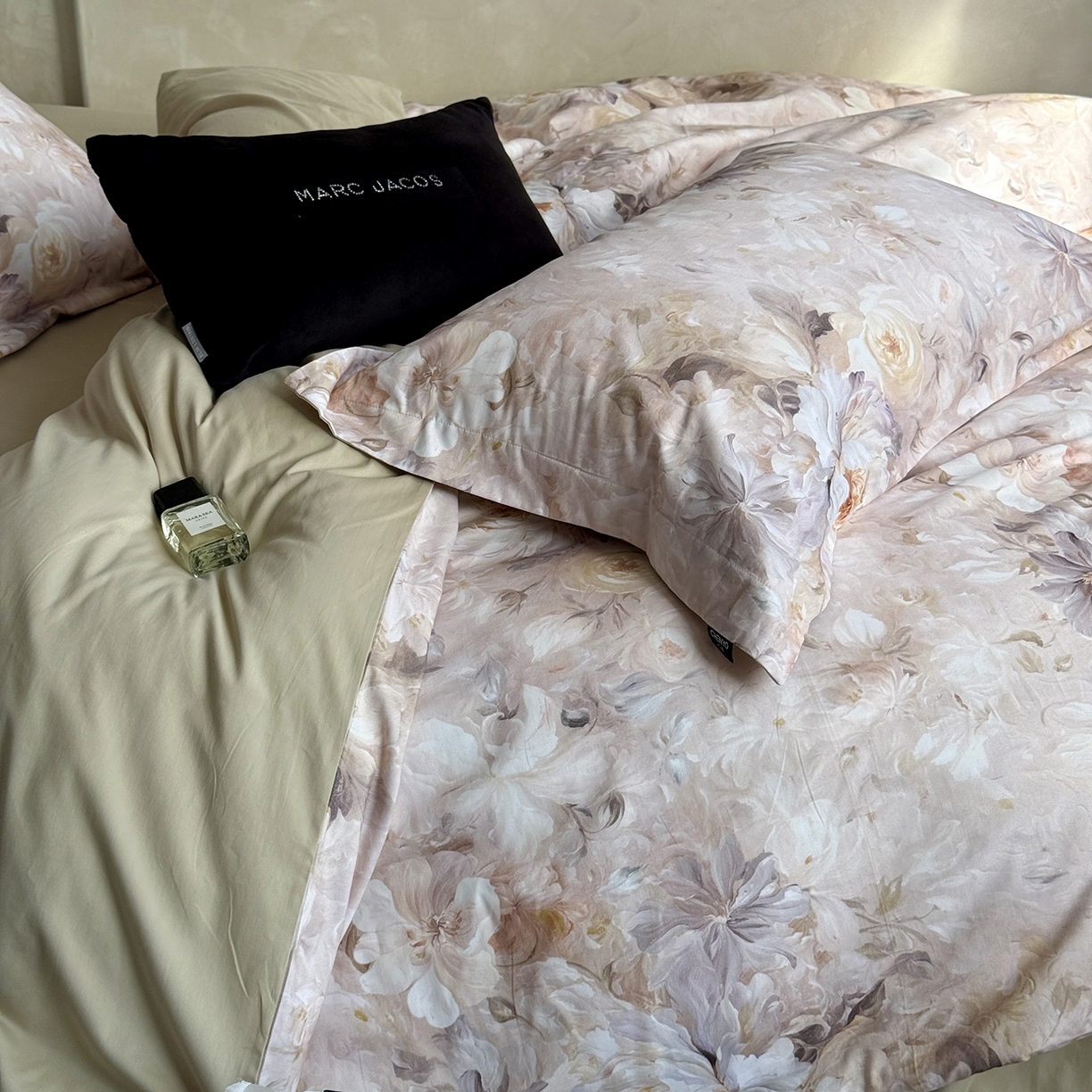 91家纺网 家纺一手货源 找家纺 纯优家纺 2025新款秋冬长绒棉数码印花磨毛四件套 梨梦