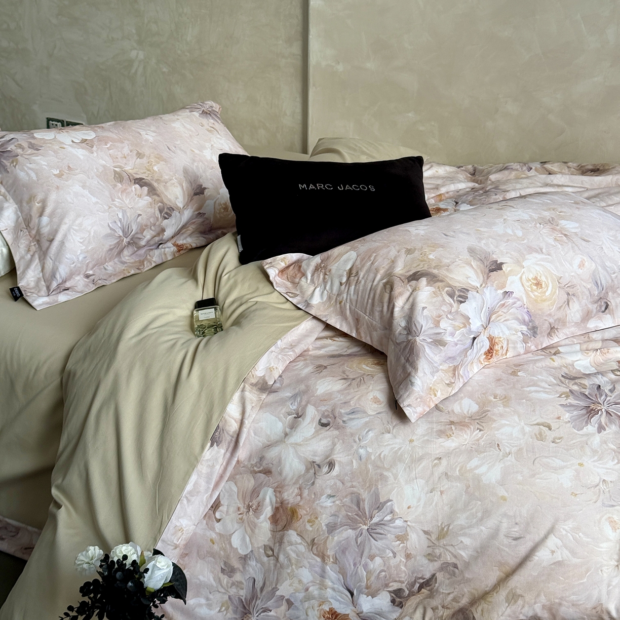 91家纺网 家纺一手货源 找家纺 纯优家纺 2025新款秋冬长绒棉数码印花磨毛四件套 梨梦