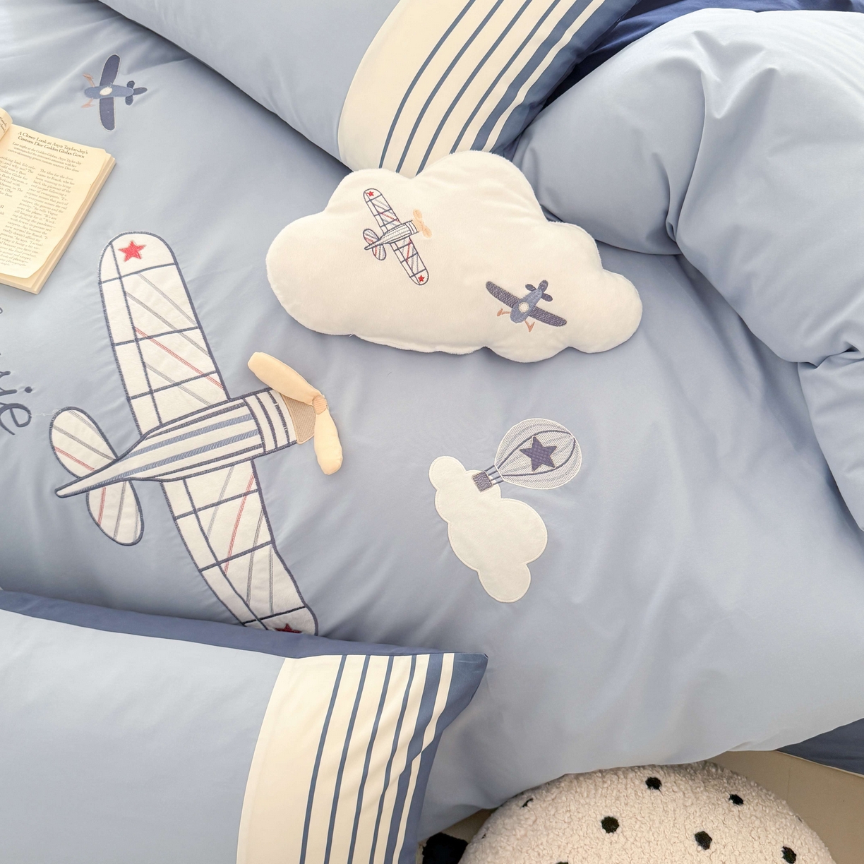 91家纺网 家纺一手货源 找家纺 （总）曼布缇 2025秋冬新款全棉加厚磨毛工艺款绣花四件套送抱枕-追梦（会员减20，券后338起）