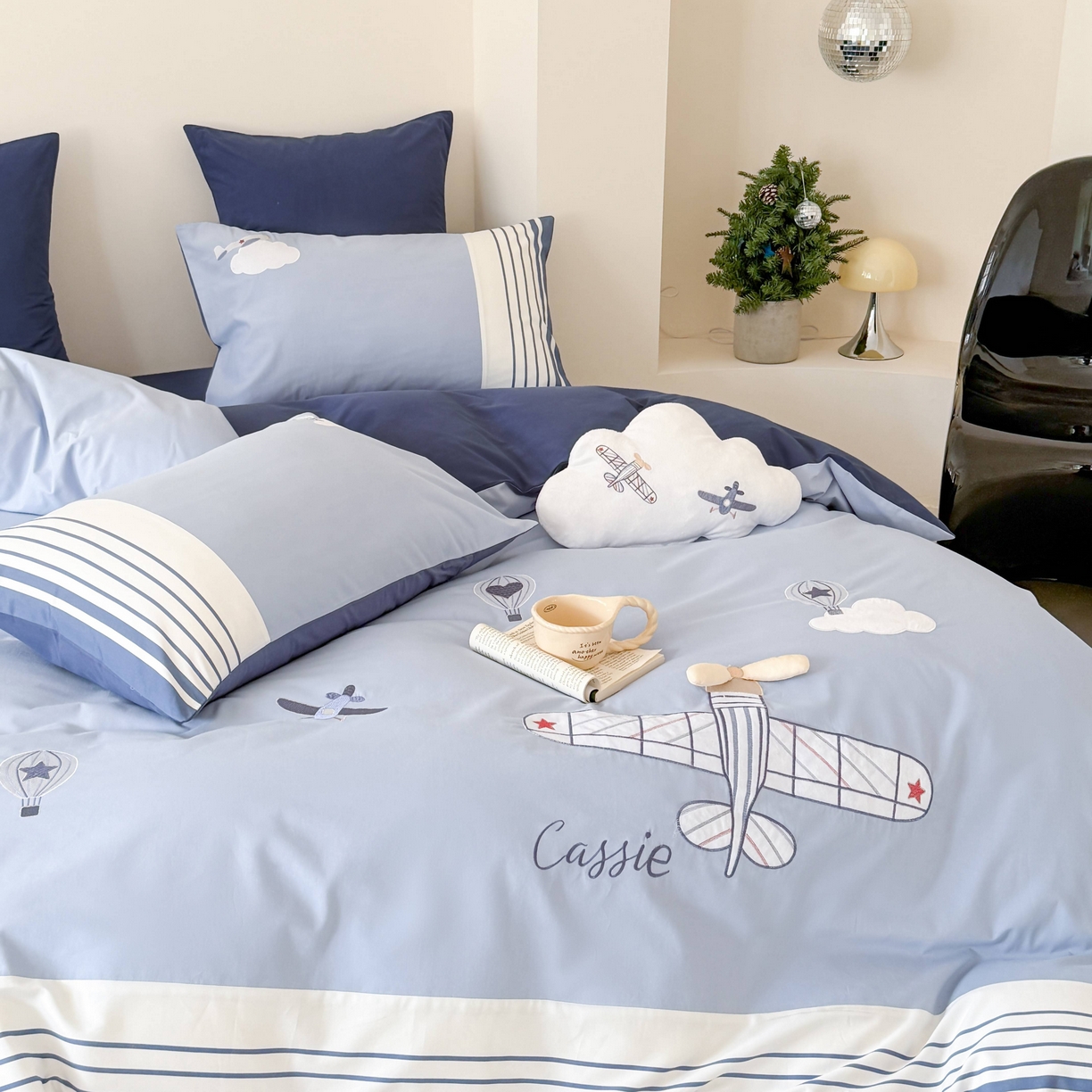 91家纺网 家纺一手货源 找家纺 （总）曼布缇 2025秋冬新款全棉加厚磨毛工艺款绣花四件套送抱枕-追梦（会员减20，券后338起）