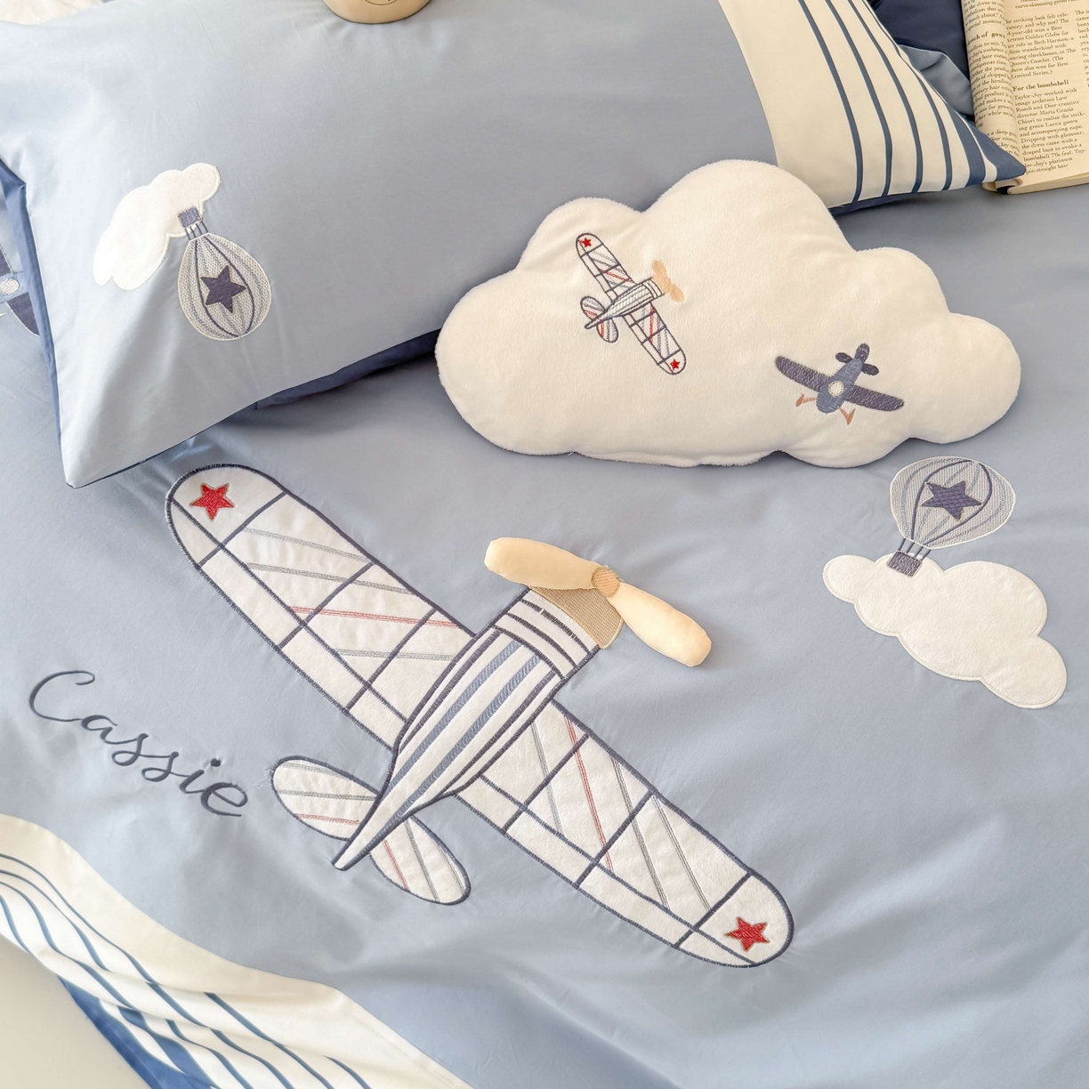 91家纺网 家纺一手货源 找家纺 （总）曼布缇 2025秋冬新款全棉加厚磨毛工艺款绣花四件套送抱枕-追梦（会员减20，券后338起）