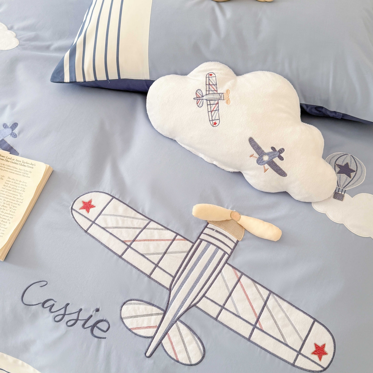 91家纺网 家纺一手货源 找家纺 （总）曼布缇 2025秋冬新款全棉加厚磨毛工艺款绣花四件套送抱枕-追梦（会员减20，券后338起）