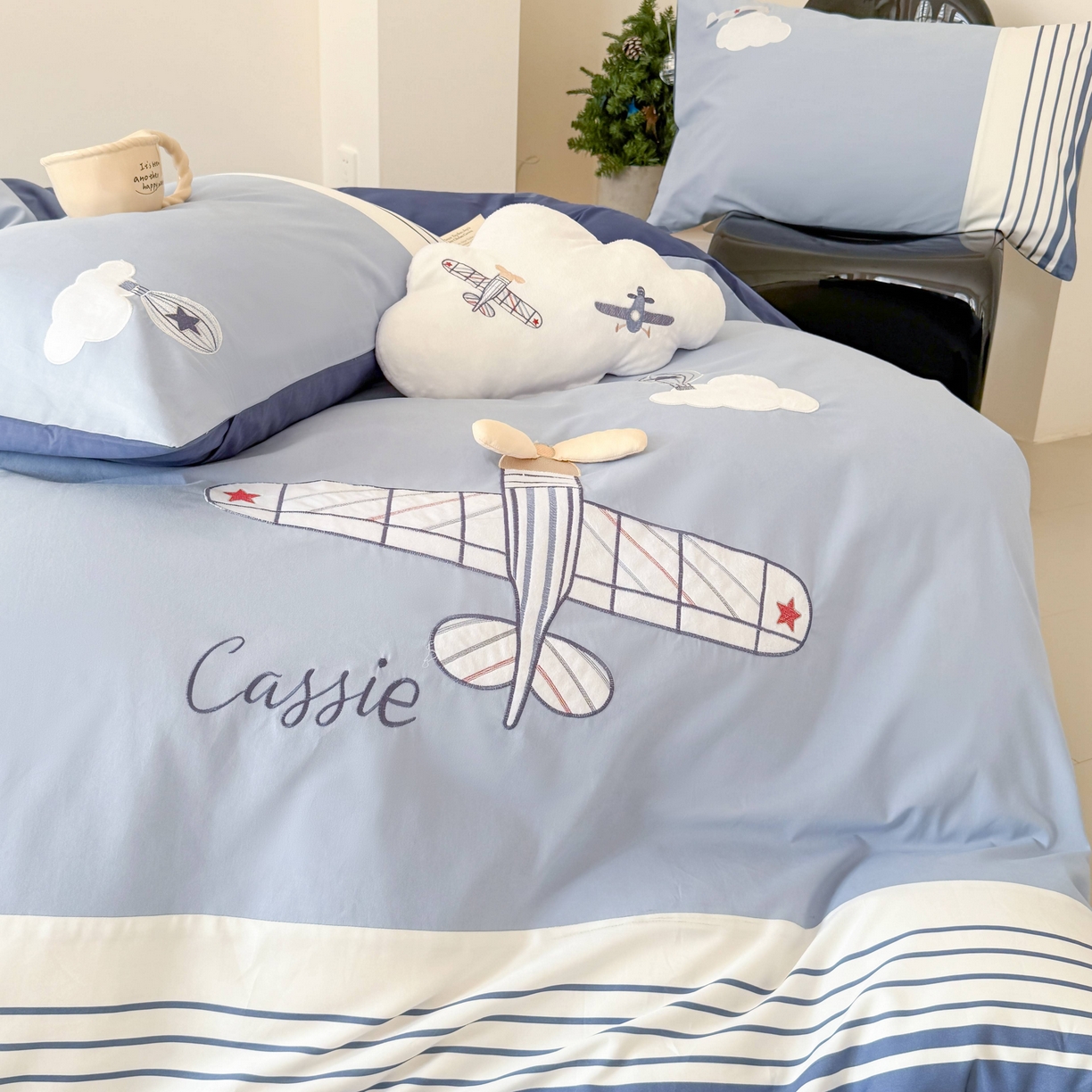 91家纺网 家纺一手货源 找家纺 （总）曼布缇 2025秋冬新款全棉加厚磨毛工艺款绣花四件套送抱枕-追梦（会员减20，券后338起）