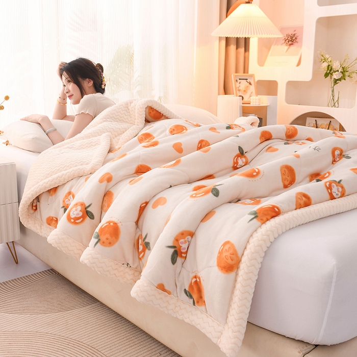 91家纺网 家纺一手货源 找家纺 印季家纺 2025新款三层夹棉印花牛奶绒毛毯毯子 果味兔